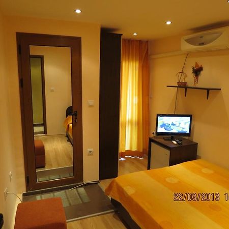 Family Hotel Lebed نيسيبار الغرفة الصورة