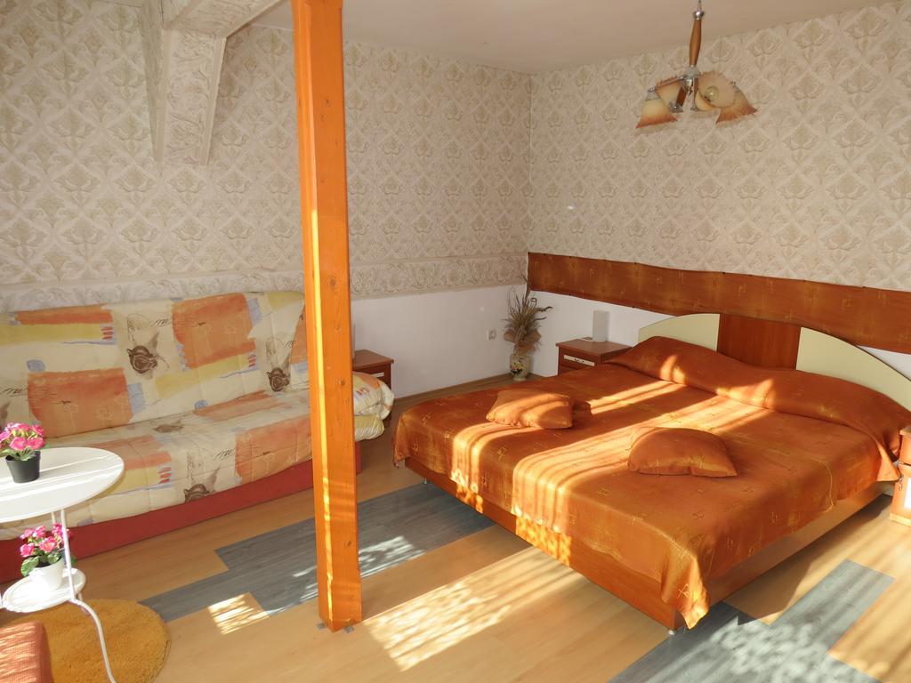 Family Hotel Lebed نيسيبار الغرفة الصورة
