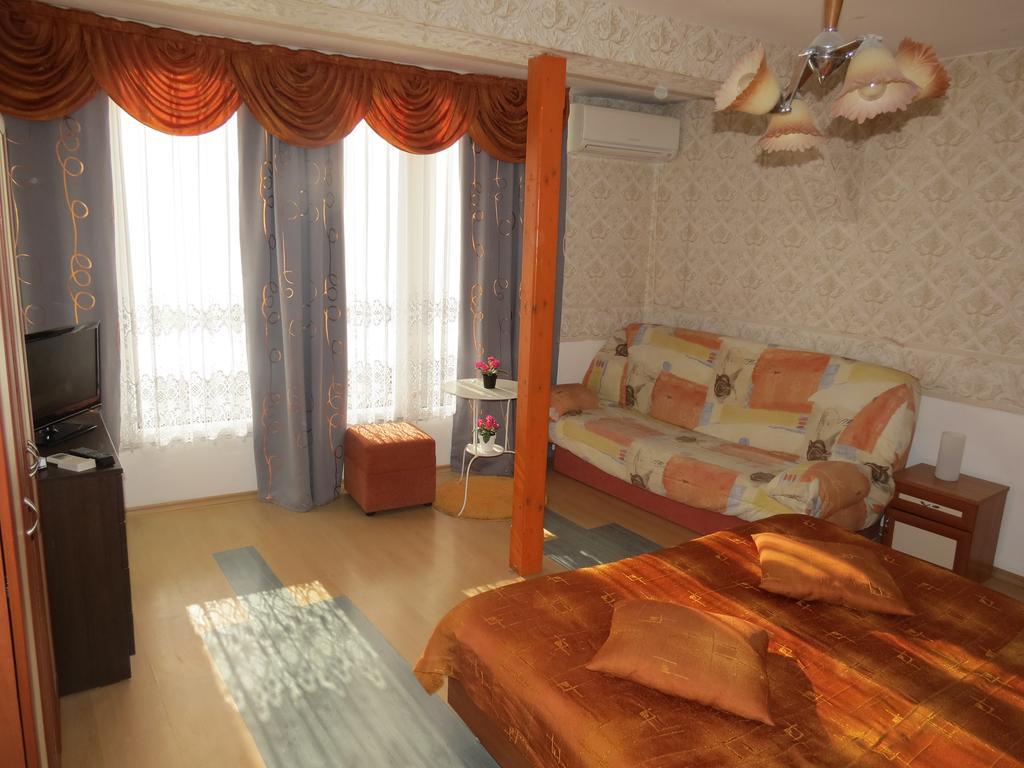 Family Hotel Lebed نيسيبار الغرفة الصورة