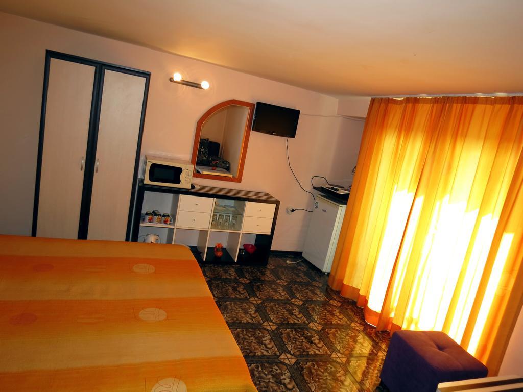 Family Hotel Lebed نيسيبار المظهر الخارجي الصورة