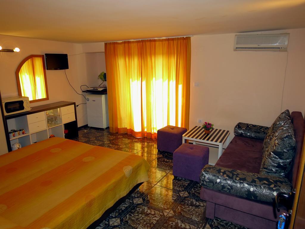 Family Hotel Lebed نيسيبار المظهر الخارجي الصورة